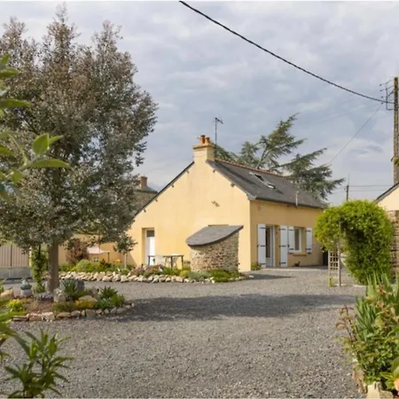Holiday home Des Huttes Bain-de-Bretagne
